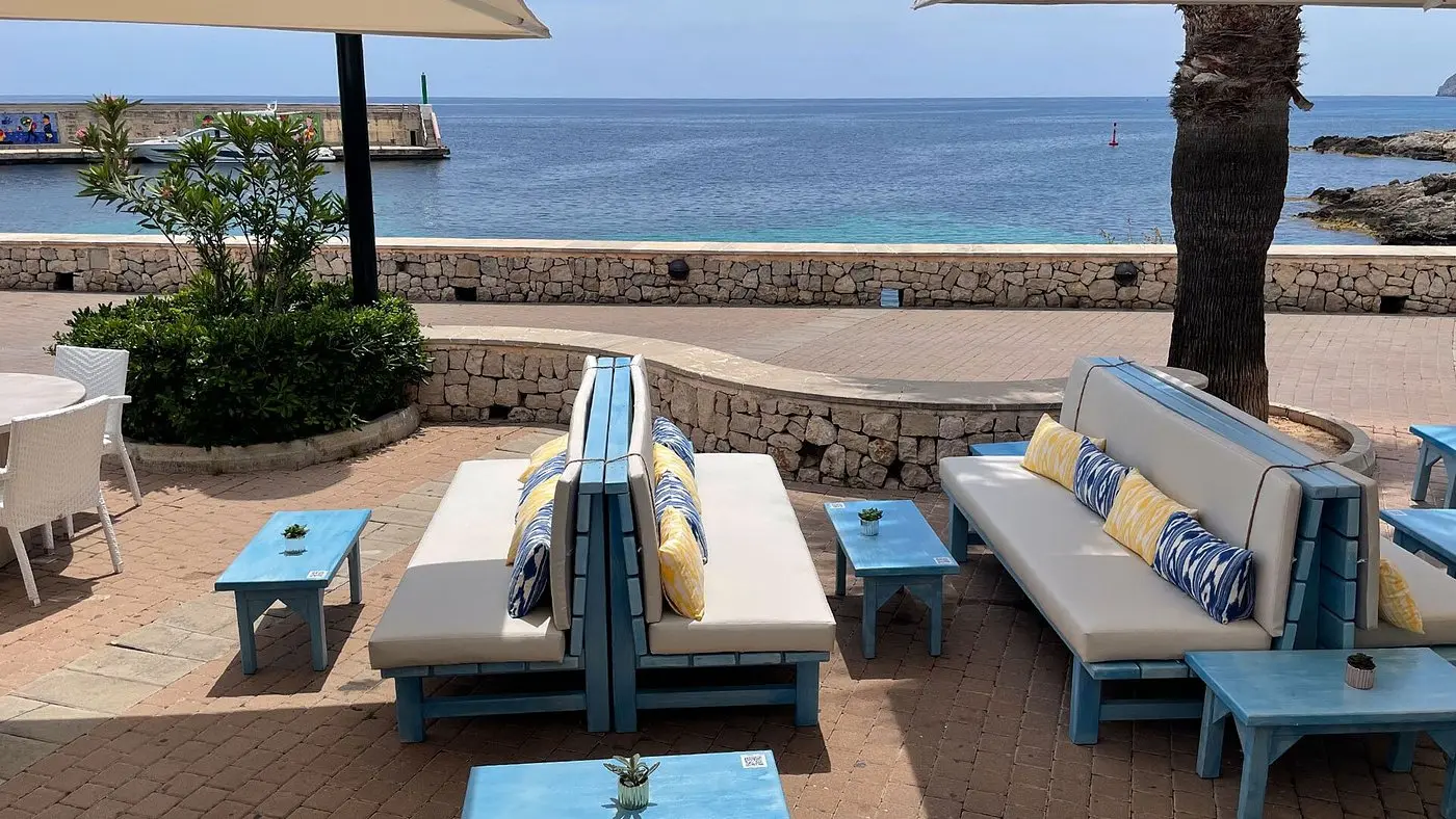 BALUS lounge seating beside the seafront promenade