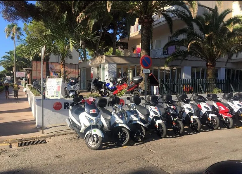 Rent a Scooter & Bike Cristóbal — zdjęcie 3 z 4
