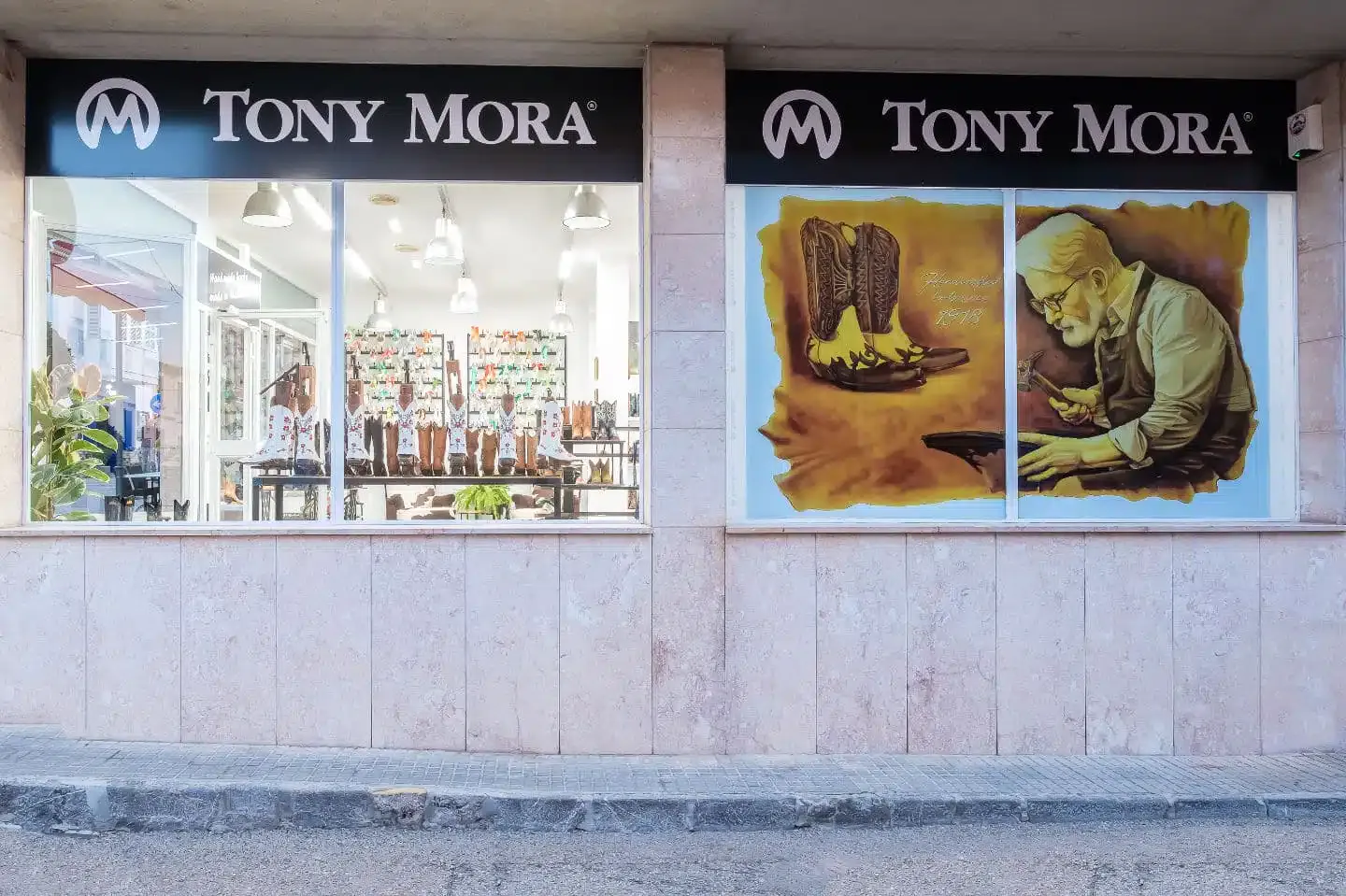 Tony Mora — photo 1 of 4
