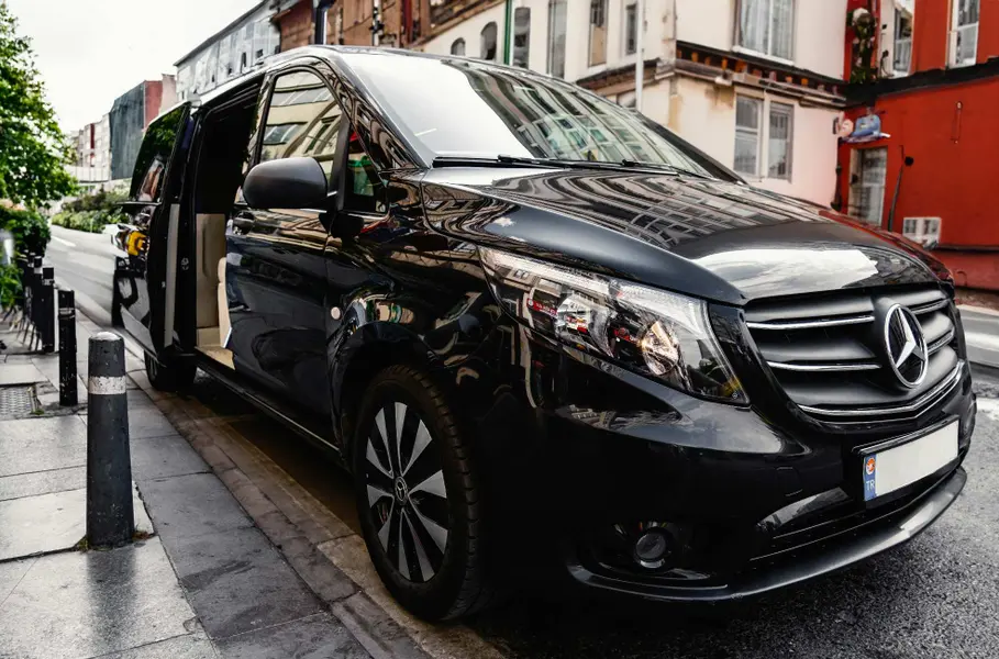 Airport transfer vehicle arranged through Flacalco Hotels